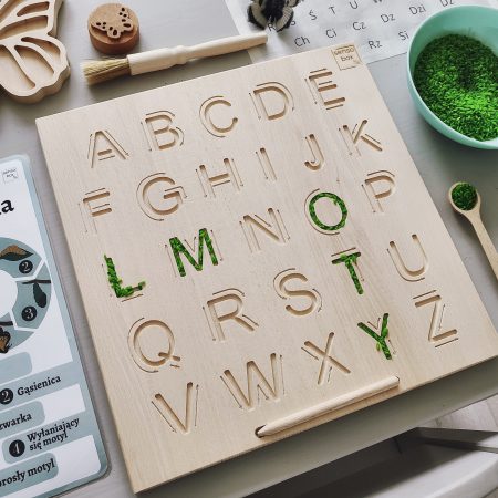 drewniany alfabet ze strzałkami tablica grafomotoryczna